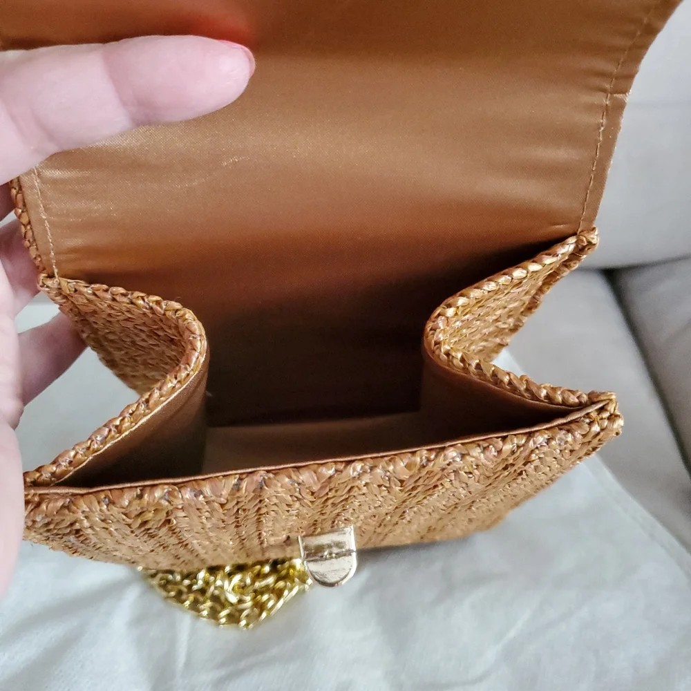 Cute Straw Crossbody - Picture 3 of 4